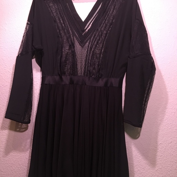 Lace Dress - Picture 5 of 7